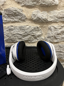 Müün juhtmevabasid kõrvaklappe HyperX Cloud Stinger (4 foto / 4)