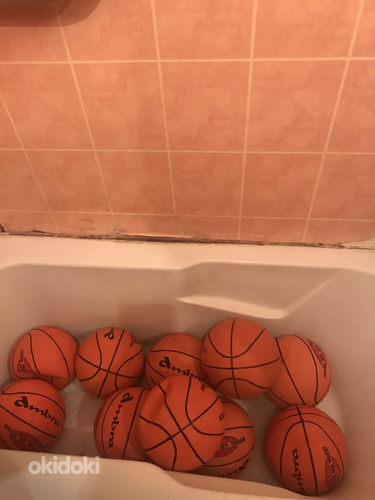 Продам баскетбольные мячи Umbro (фото #1)