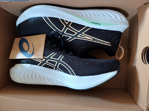 Новые кроссовки Asics, размер 37 (3 фото из 6)