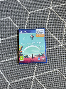 PS4 slim (2 foto / 2)