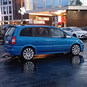 Opel zafira a OPC (11 foto / 11)