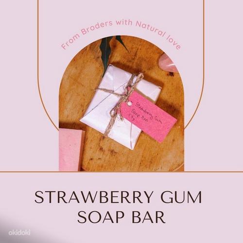 Handmade Strawberry Gum Soap Bar (foto #1)