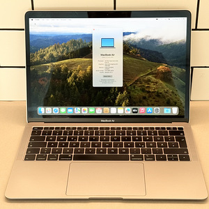 MacBook Air (13” 2018) / 1,6 GHz Core i5 / 8GB / 25 (1 foto / 3)
