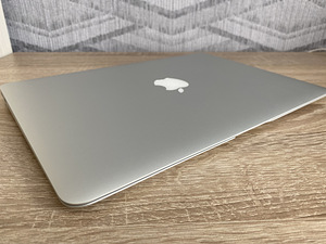 Macbook Air 2017 (3 фото из 5)