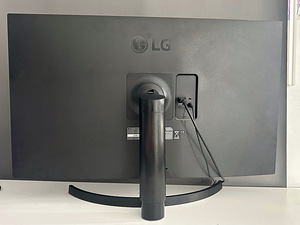 Монитор LG Electronics 27" UHD monitor with adjustable stand (2 фото из 6)