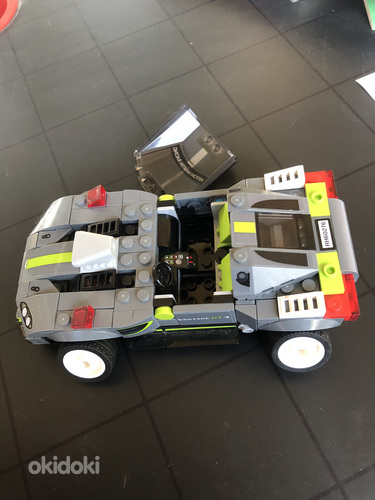 Kohandatud kalleriga Lego auto (foto #1)