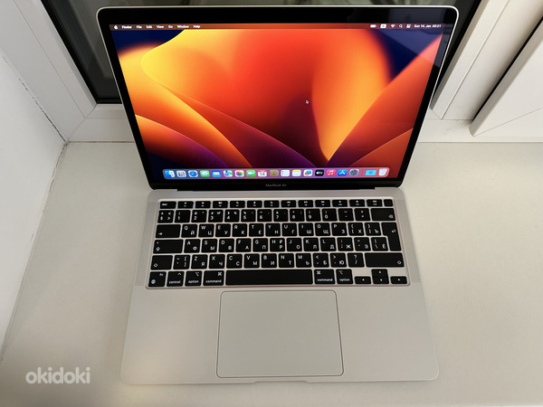 Apple Macbook Air M1 2020 8Gb/256 RUS A2337 (фото #1)