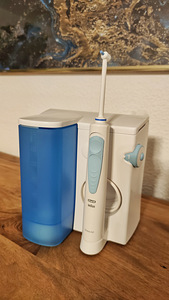 Водоструйный ирригатор Oral B (2 фото из 3)