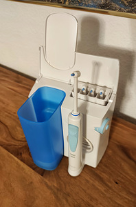 Водоструйный ирригатор Oral B (3 фото из 3)