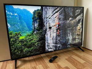 LG 49" 4K UHD Smart TV (5 фото из 10)