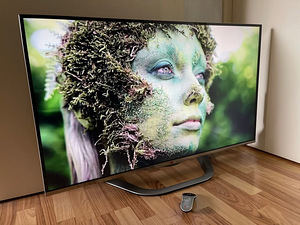 LG 47" FULL HD 3D Smart TV (2 фото из 10)