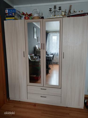 Шкаф с большим зеркалом (фото #2)