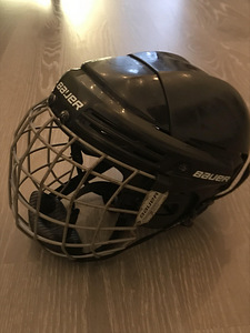 Хороший детский шлем Bauer (2 фото из 2)
