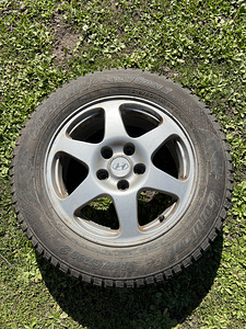Talvine rehv Hyundai originaalsete valuvelgedega (16). (1 foto / 6)