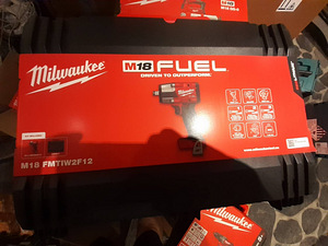 Milwaukee M18 FMTIW2F12 aku mutrikeeraja (1 foto / 1)