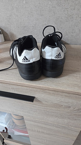 Футбольные бутсы adidas (2 фото из 5)