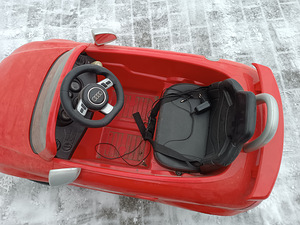 Laste elektriauto Audi TT (1 foto / 3)