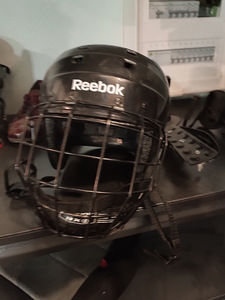 Шлем для хоккея