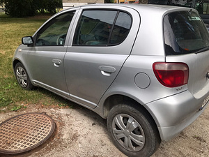 Toyota Yaris (5 foto / 8)