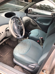 Toyota Yaris (7 foto / 8)