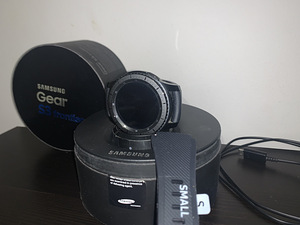Продать подержанные умные часы Samsung Gear S3 Frontier | (2 фото из 2)