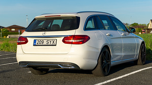 Mercedes-Benz C220 2015 (8 foto / 15)