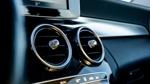 Mercedes-Benz C220 2015 (12 foto / 15)