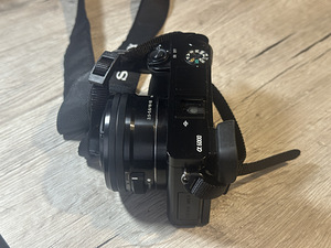 Sony A6000 kaamera + kit lens (2 foto / 4)