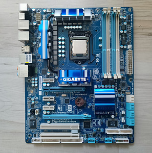 Gigabyte P55A-UD4 emaplaat+ i7-860 (1 foto / 5)