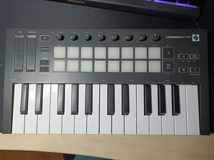 Пианино Launchkey Mini R3 (1 фото из 1)
