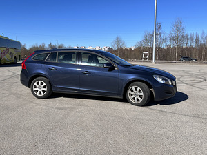 Volvo v60 1.6D (3 foto / 11)