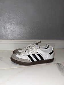 Кроссовки Adidas (1 фото из 1)