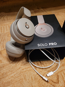 Beats Solo Pro серый (3 фото из 5)