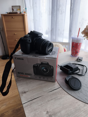 Canon eos 2000D EF-S 18-55 IS II Kit
