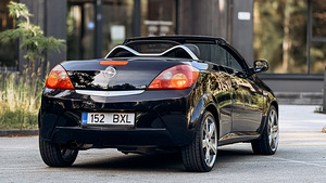 Opel Tigra 1.8 Cabiolet (8 foto / 10)