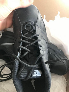 Nike обувь (4 фото из 4)