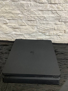 Sony PlayStation 4 (3 фото из 3)