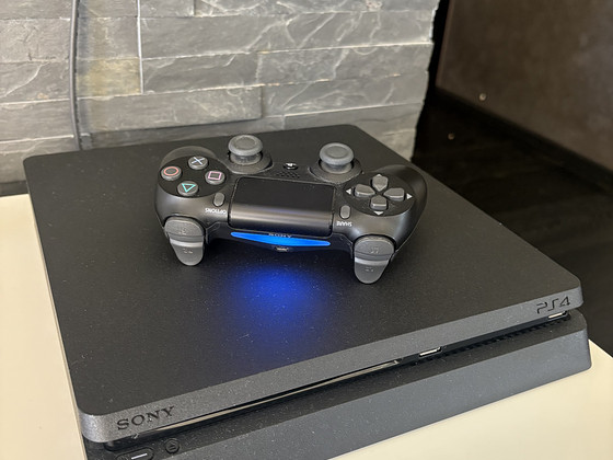 Sony Playstation 4 slim 512Gb + 4 mängu