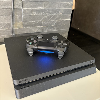 Sony Playstation 4 slim 512Gb + 4 mängu