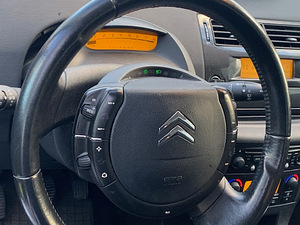 Продажа автомобиля (2 фото из 5)