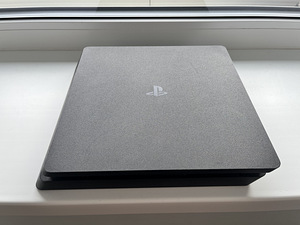 PlayStation 4 (1 foto / 5)