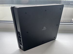 PlayStation 4 (4 foto / 5)