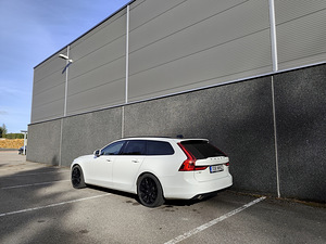 Volvo V90 2.0 110kW 2017 nelikvedu (3 foto / 12)