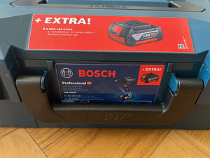 Аккумуляторная дрель bOSCH (1 фото из 3)