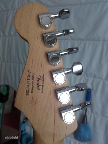 Электрогитара Fender Squier Stratocaster Daphne Blue (фото #2)