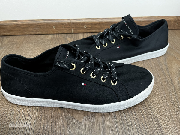 Tommy Hilfiger size 40