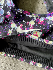 Uueväärne sporditopp Nike Dri-fit (4 foto / 6)