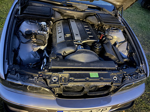 BMW 523i (5 foto / 11)
