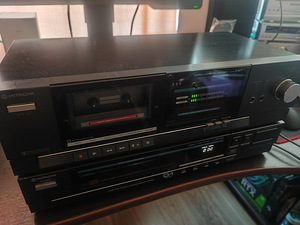 Hitachi D-E17 + Hitachi DA-500 Compact Disc Player (1 foto / 3)