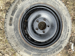 Kaubikurehv koos veljega (16 Michelin Agilis 225\65\r16C (3 foto / 3)